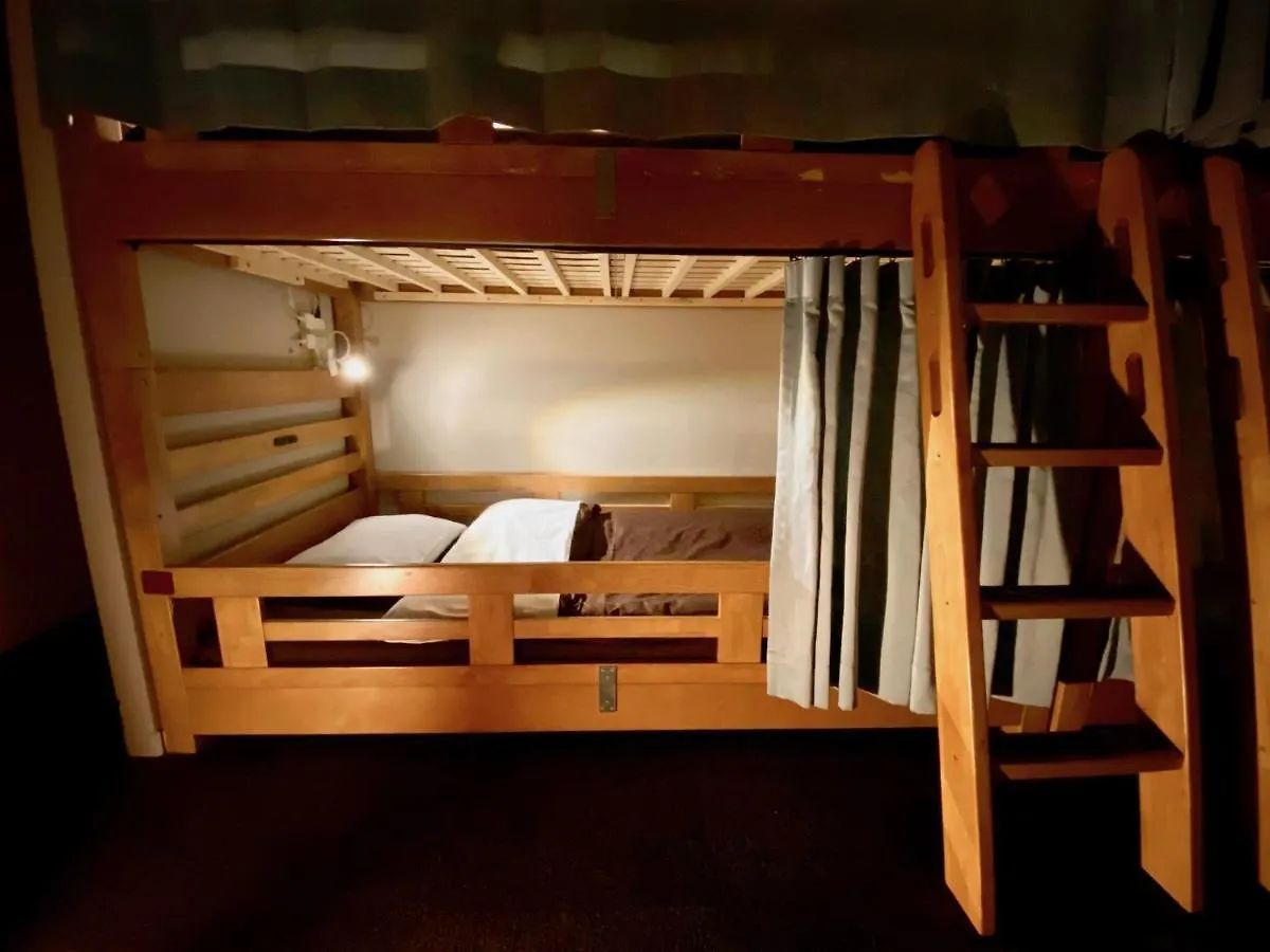 Osaka Guesthouse Nest 0*,  Japan